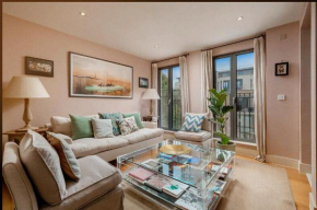 JOIVY Superb Artists Flat with Free Parking by Portobello